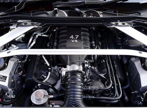 Aston Martin Vantage GT8 12