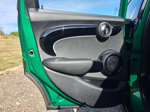 Mini Hatch 1.5 Cooper Exclusive Steptronic Euro 6 (s/s) 5dr 60