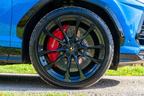 Lamborghini Urus V8 6