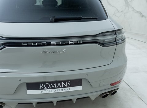 Porsche Macan S 31