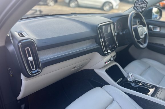 Volvo XC40 2.0 T4 INSCRIPTION PRO AUTO PETROL 34