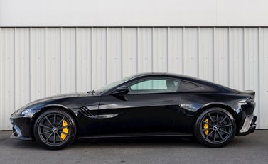 Aston Martin V8 Vantage 2