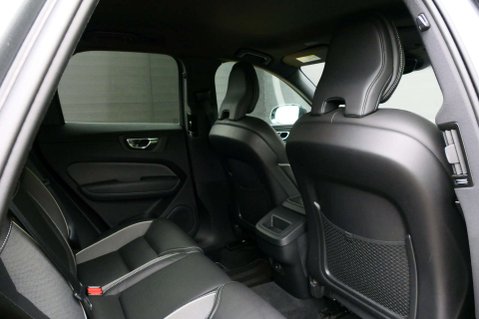 Volvo XC60 2.0 XC60 R-Design B5 MHEV AWD Auto 4WD 5dr 43