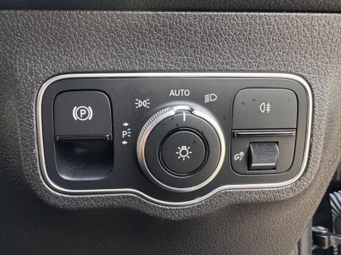 Mercedes-Benz GLB 2.0 GLB220d AMG Line (Premium) 8G-DCT 4MATIC Euro 6 (s/s) 5dr 38