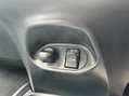 Toyota Yaris VVT-I ICON 32