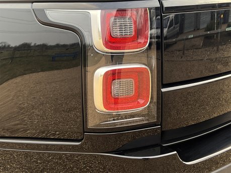 Land Rover Range Rover WESTMINSTER BLACK MHEV 23