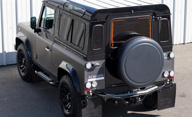 Land Rover Defender 90 Autobiography Edition 9