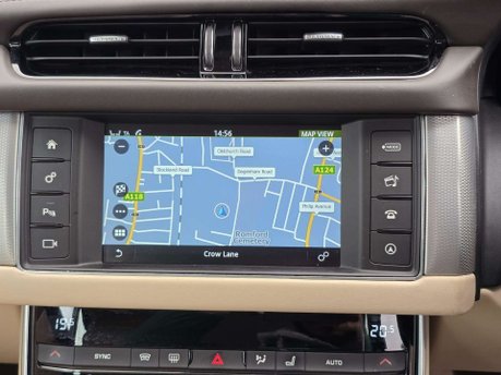 Jaguar XF 2.0d Portfolio Saloon 4dr Diesel Auto Euro 6 (s/s) (180 ps) 33