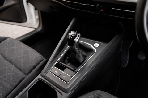 Volkswagen Golf LIFE TSI 38