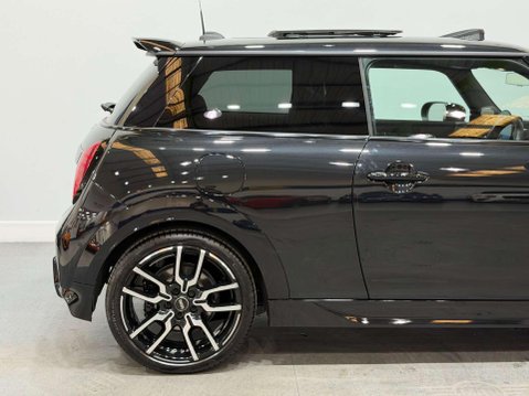 Mini Hatch 2.0S Sport Hatchback 3dr Petrol Steptronic Euro 6 (s/s) (204 ps) 17