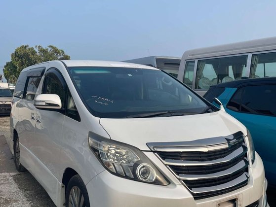 Toyota Alphard GOLDEN EYES II V6