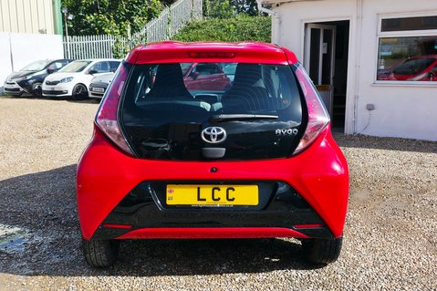 Toyota Aygo 1.0 VVT-I X-PLAY FULL SERVICE HISTORY! 9 SERVICES! BLUETOOTH! 7