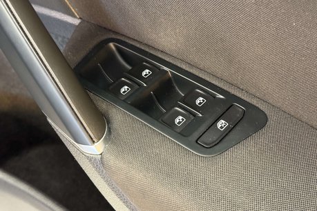 Volkswagen Golf 35.8kWh e-Golf Hatchback 5dr Electric Auto (136 ps) 54