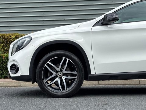 Mercedes-Benz GLA Class GLA 180 URBAN EDITION 9