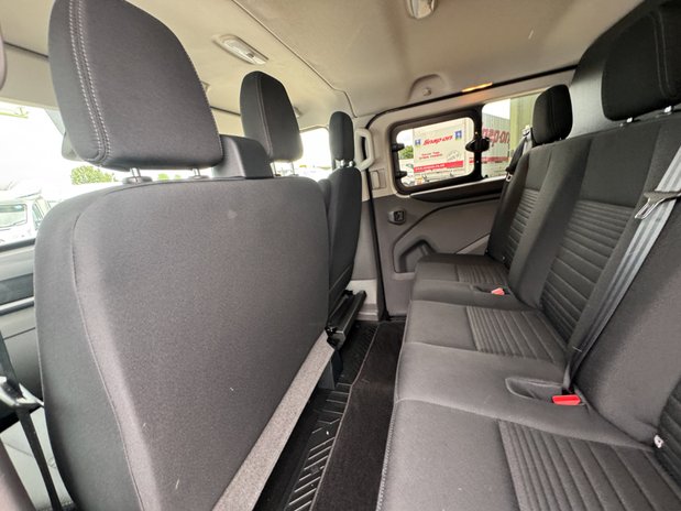 Ford Transit Custom Crew Cab AUTO SWB L1H1 Low Roof Limited 300 Air Con Alloys EURO 6 13