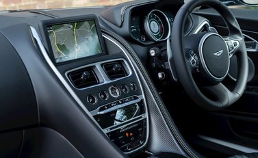 Aston Martin DB11 V8 15