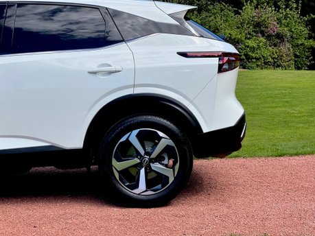 Nissan Qashqai DIG-T N-CONNECTA MHEV 16