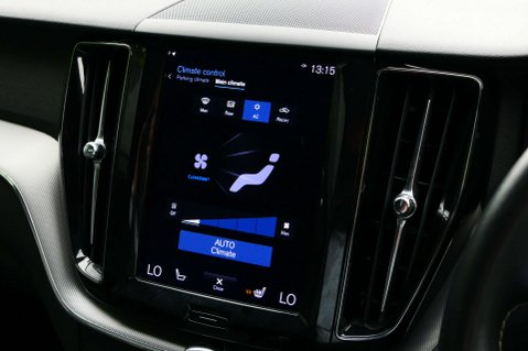 Volvo XC60 2.0 XC60 R-Design B5 MHEV AWD Auto 4WD 5dr 27