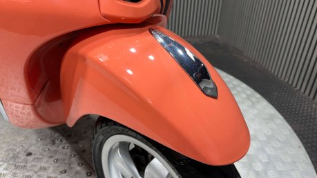 Piaggio Vespa Primavera 2018 ONLY 13K LONG MOT GREAT COLOUR SCHEME 125CC SCOOTER 30