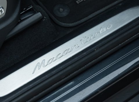 Porsche Macan TURBO 27