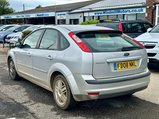 Ford Focus GHIA 16V 5