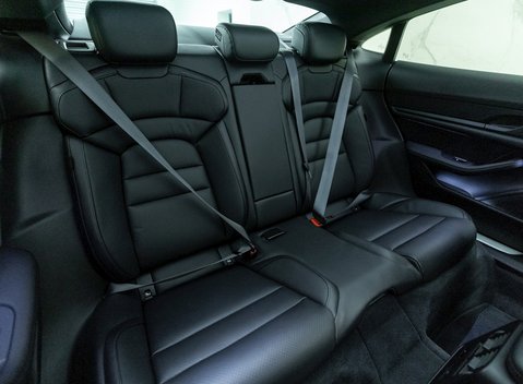 Porsche Taycan 4S 12