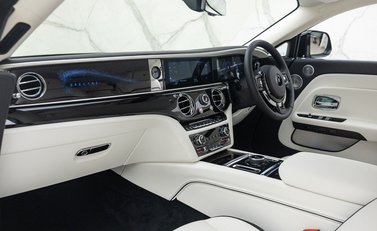 Rolls-Royce Spectre 16