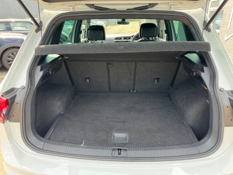Volkswagen Tiguan R LINE TSI BMT 4MOTION DSG 19