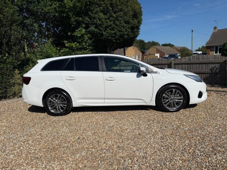 Toyota Avensis 2.0 D-4D Business Edition Touring Sports Euro 6 (s/s) 5dr 4