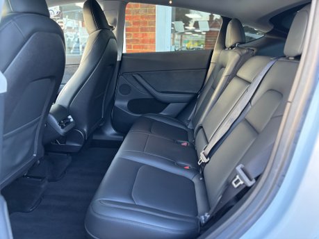 Tesla Model Y BASE 12