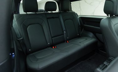 Land Rover Defender 90 V8 P525 URBAN 17