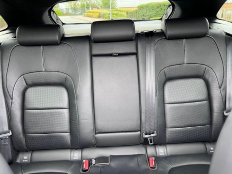 Jaguar F-Pace 2.0 D200 MHEV R-Dynamic SE Auto AWD Euro 6 (s/s) 5dr 31