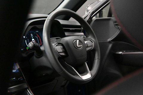 Lexus LBX 1.5 LBX Premium + CVT 5dr 4