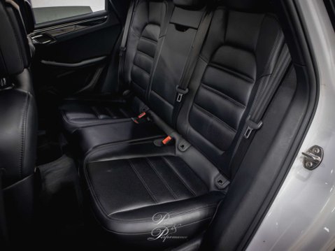 Porsche Macan 3.0 Macan S D Semi-Auto 4WD 5dr 24