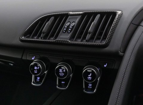 Audi R8 V10 Performance Carbon Black 14