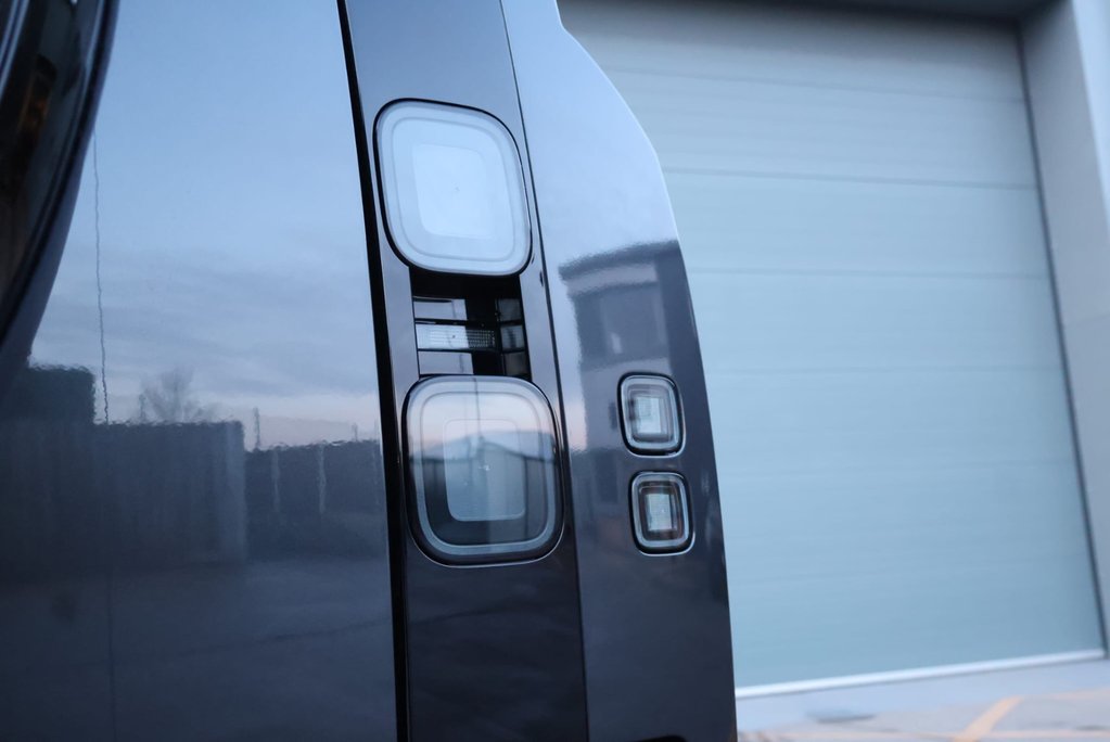 Land Rover Defender 110 2026  MODEL D350 HARD TOP X-DYNAMIC HSE SEEKER STYLED  REAR GENUINE SEATS 26