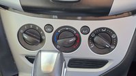 Ford Focus 1.6 Zetec Navigator Hatchback 5dr Petrol Powershift Euro 5 (125 ps) 26