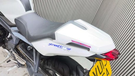 Triumph Street Triple 2013 ONLY 13K STUNNING EXAMPLE NEW MOT WARRANTY 29