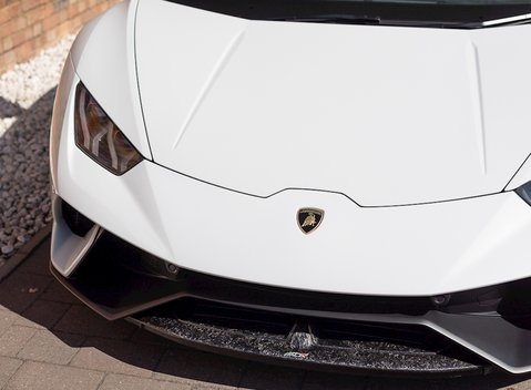 Lamborghini Huracan LP640-4 Performante 19