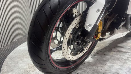 Triumph Street Triple R 2013 13K EXCELLENT CONDITION NEW MOT 675CC TRIPLE 18