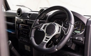 Land Rover Defender 110 XS 9