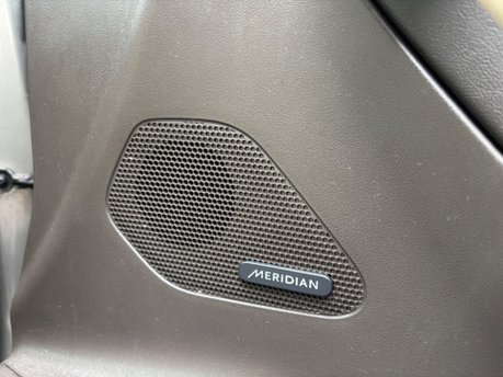 Jaguar F-Pace 2.0 D180 Portfolio SUV 5dr Diesel Auto AWD Euro 6 (s/s) (180 ps) 23