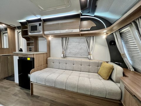 Coachman VIP 460  24
