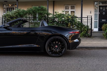Jaguar F-Type R-Dynamic Black 15