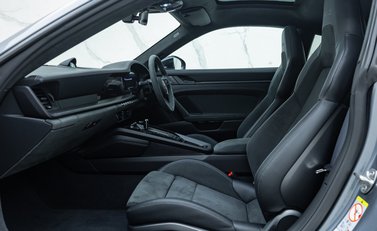 Porsche 911 Carrera 4 GTS (992.2) 18