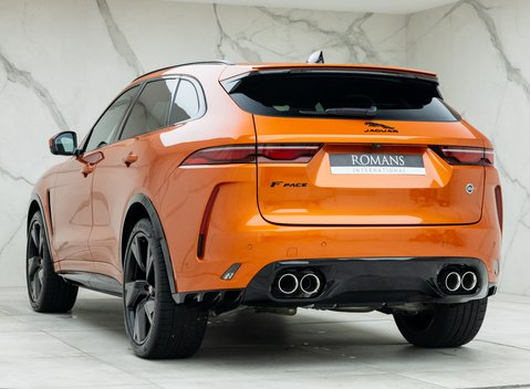 Jaguar F-Pace SVR 9