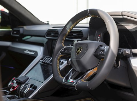 Lamborghini Urus 11