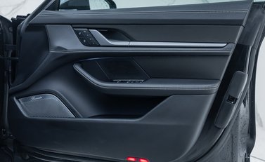 Porsche Taycan TURBO S CROSS TURISMO 27