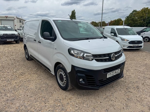 Vauxhall Vivaro SWB L1H1 [SOLD CM] Low Roof 3100 Air Con Sensors EURO 6 NO V 4