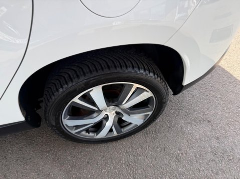 Peugeot 2008 1.6 e-HDi Feline Euro 5 (s/s) 5dr (Mistral) 28